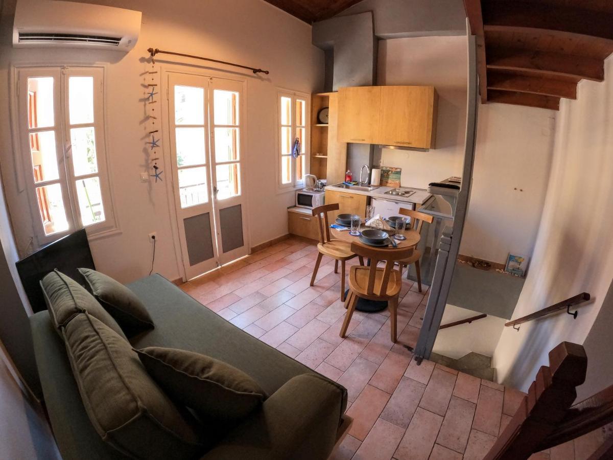 Cozy Apartments In Symi Center Eksteriør billede